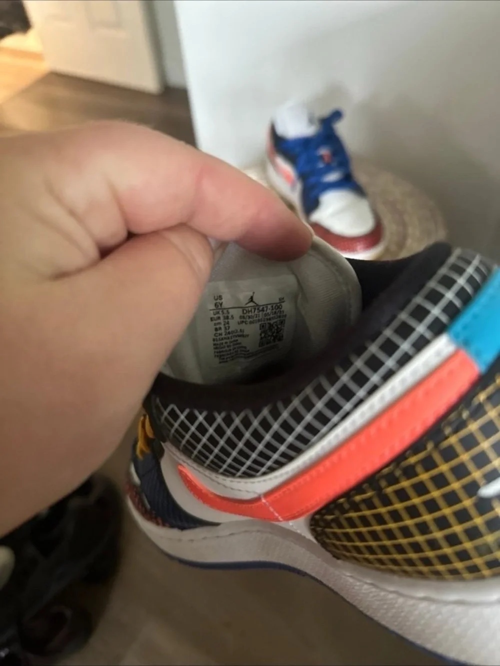 Nike Kids Low-Top Sneakers in White, Coral, Blue and Yellow